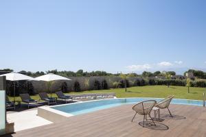 Revi Villa - Elegant Villa with Private Pool