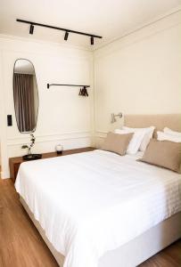 Manto Boutique Studio, walk to the Acropolis