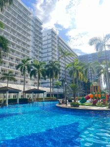Spacious living room & big balcony - Pool View
