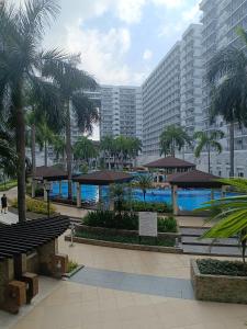 Spacious living room & big balcony - Pool View