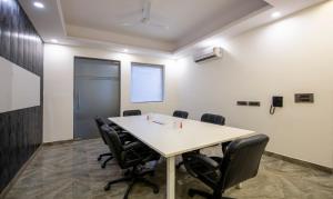 The Embassy Inn - Near Advant & Sector 143 Metro