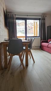 Cozy chalet top heart of Val Thorens ski in out