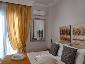 Antigonidon Square Luxury Apartment