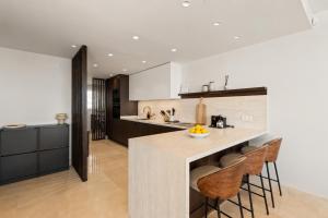 New Luxury Penthouse Rooftop Jacuzzi & Sea View