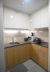 Kuya Awen’s Staycation Unit14C