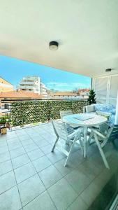 BeachfrontGrado City Apartment including free Beach Access & Parking