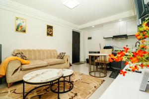 Luxury 1-BDR with gym, mini-golf & balcony in Kilimani