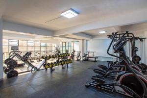 Luxury 1-BDR with gym, mini-golf & balcony in Kilimani