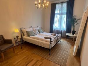 Quiet Old Town 2BR Walk toAttractions