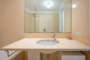 GuestReady - Contemporary Flat w Garage in Lisbon