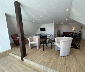 Wellness-Villa am Nürburgring mit Pool, Sauna und Eifelpanorama