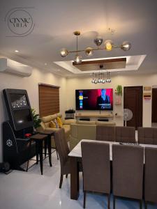 Modern Luxury Villa Private Pool Pet Friendly 4 Bedrooms Karaoke Netflix and Chill