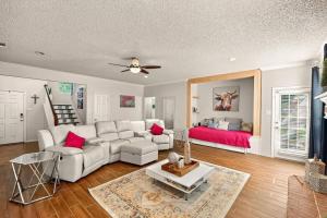 Kennedale Home with Private Year Round Hot Tub Game Room Sleeps 10