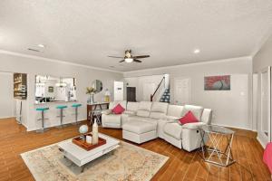 Kennedale Home with Private Year Round Hot Tub Game Room Sleeps 10