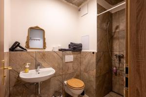 Brand New studio apartment #24 near center with FREE street parking