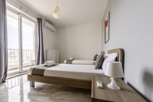 F10 Room 3, Private Room two single beds shared bathroom in shared Flat