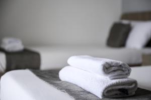 F10 Room 3, Private Room two single beds shared bathroom in shared Flat