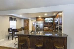 Pet Friendly 3BR Tulsa Home with Pool Table Near Expo Square and Philbrook