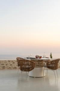 Eks Mani Peninsula Retreat