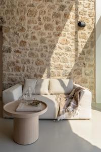 Eks Mani Peninsula Retreat