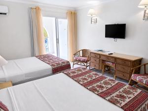 Sunbay Hotel- Daily Breakfast & Beach Access Included