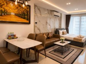 Saigon Airport Living Luxury Sky Center Residence