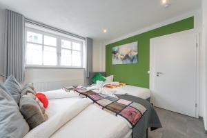 Boardinghouse--Business people and workers, parking lot, WiFi,with VAT Invoice