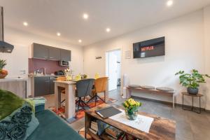 Anna9 Boardinghouse--Business people and workers, parking lot, WiFi, VAT Invoice
