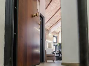 Retreat with Terrace, 25-minute walk from the Trevi Fountain