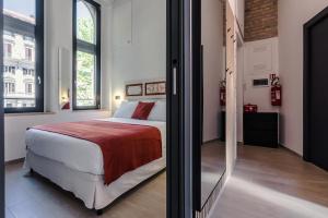 Retreat with Terrace, 25-minute walk from the Trevi Fountain