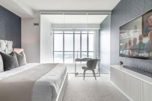 Skyline Penthouse Retreat Waterfront Views