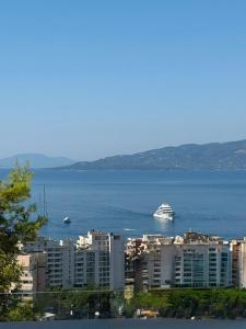 Queen Palace Luxury Hotel