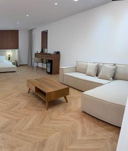 Queen Palace Luxury Hotel