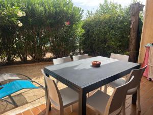 T1 bis 150 M de la plage Agosta avec piscine