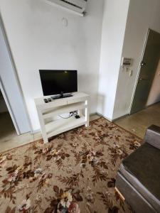 Studio apartment with balcony and pool
