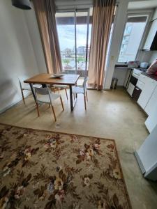 Studio apartment with balcony and pool