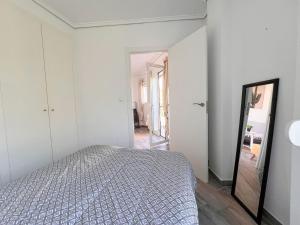 El estudio de Rocío con piscina y a un paso de la playa en Denia