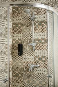 F10 Room 1, Private Double room with private bathroom in shared Flat