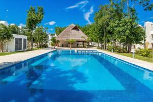 Stylish & bright contemporary 3BD I Pool!