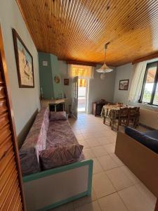 Marons Hearth, Central residence in Maronia