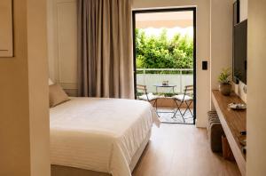 Manto Boutique Studio, walk to the Acropolis