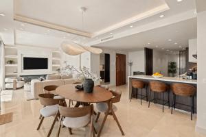 New Luxury Penthouse Rooftop Jacuzzi & Sea View