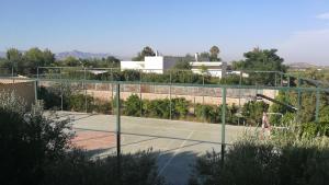 Casa accesible de campo muy grande, con piscina y pistas