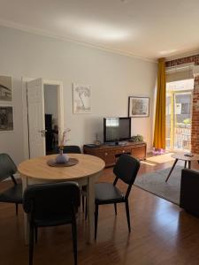 Maironis - Spacious Apartment in the Heart of Kaunas