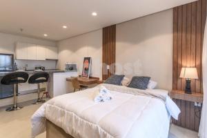Brand New Studio with Workspace & BBQ Balcony