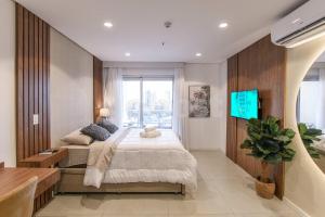 Brand New Studio with Workspace & BBQ Balcony