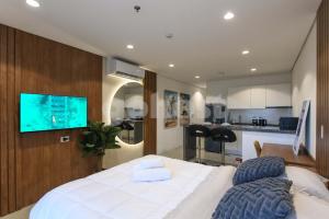 Brand New Studio with Workspace & BBQ Balcony