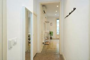 Sant Antoni 2BR Balcony AC & Workspace