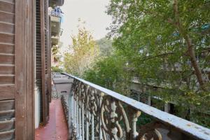 Sant Antoni 2BR Balcony AC & Workspace