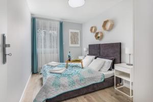 Stylowy Apartament z Balkonem Blisko Plaży by Noclegi Renters